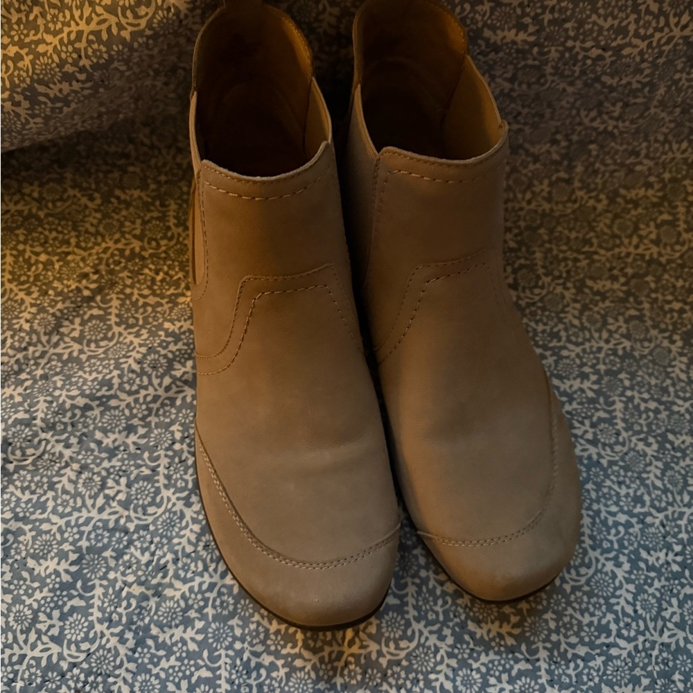 Earth Tan Suede Ankle Booties with Rounded Toe Size 10 Wide
